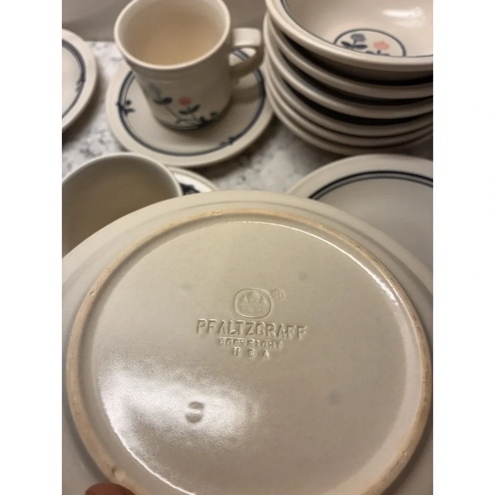 Pfaltzgraff Tea Rose Floral Stoneware 8 Cups & 6 Saucers, 6 Bowls, 10‎ Plates